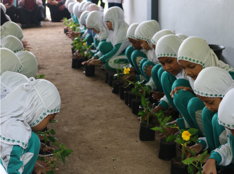 You are currently viewing Kehadiran Siswa-siswi PAUD Hingga Sekolah Dasar Mewarnai Awal Tahun 2020 di UPT Agrotechnopark