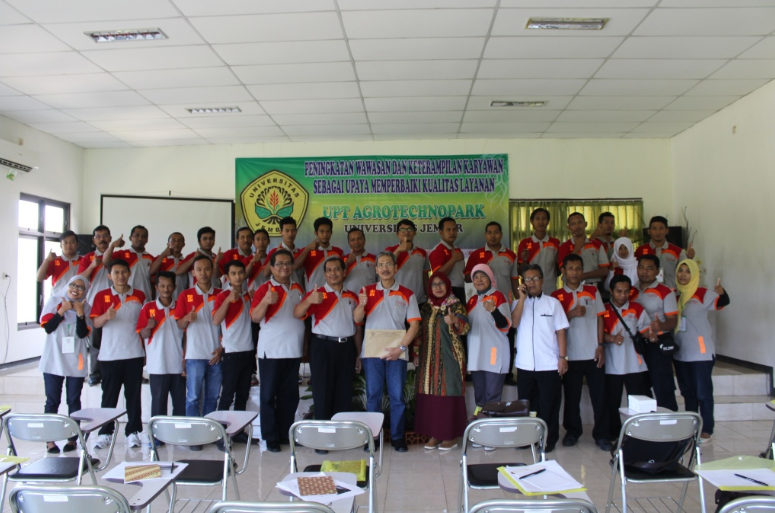 You are currently viewing Layanan Terbaik Menjadi Prioritas Utama Karyawan UPT Agrotechnopark