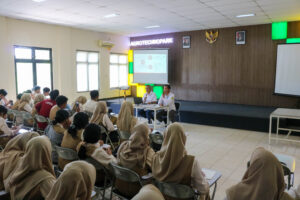 Mahasiswa FISIP UNEJ Kunjungi UPA Taman Agroteknologi